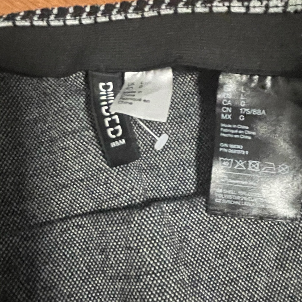 Mini skirt - Picture 2 of 2